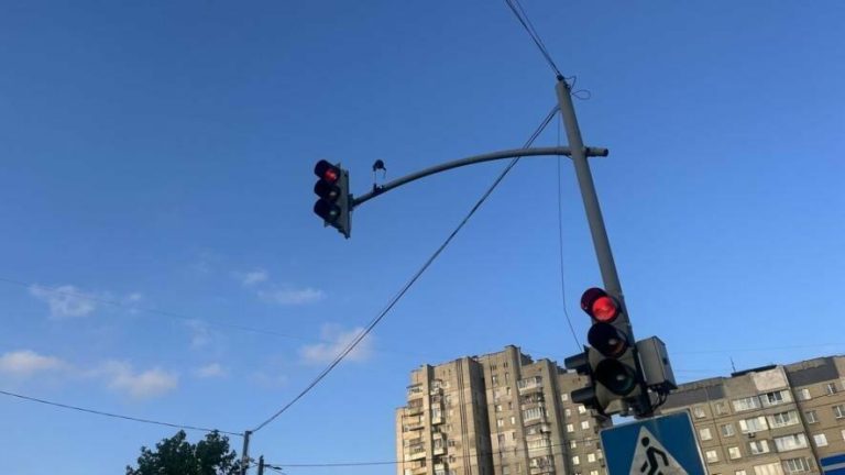 Фото до матеріалу: У Львові затримали чоловіка, який із ножем узяв у заручники 13-річну дівчину