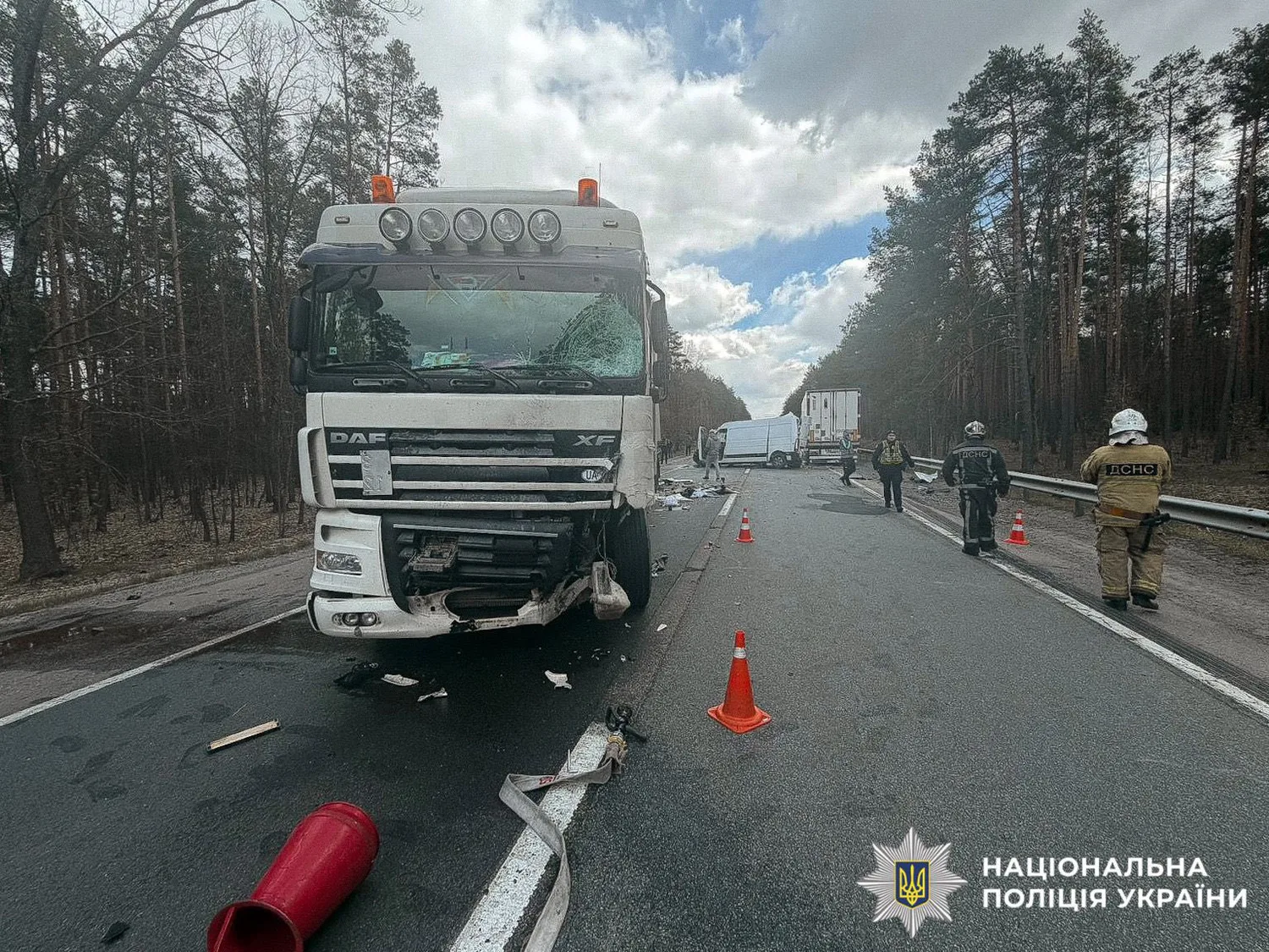 Фото до матеріалу: На Варшавській трасі біля Бородянки сталася аварія за участю шести авто: пʼять постраждалих