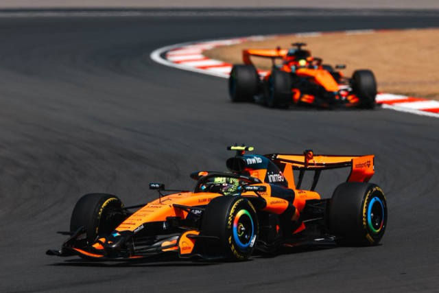 Фото до матеріалу: Йос Ферстаппен розкрив причину переходу Ламб'язе до McLaren