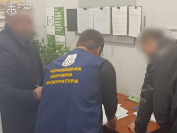 Фото до матеріалу: Судитимуть колишнього мера Кіцманя та підрядника за розтрату 1,1 млн грн на оборонну споруду