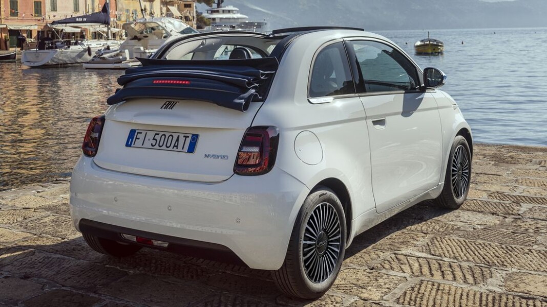 Фото до матеріалу: FIAT повертає моду на маленькі кабріолети: представлено новий 500 Dolcevita