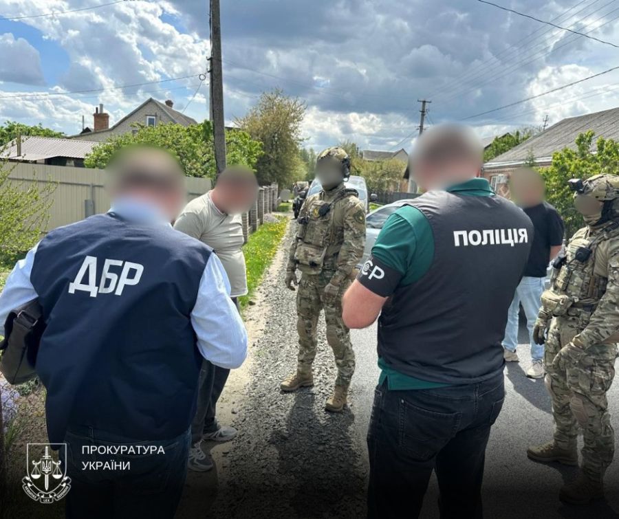 Фото до матеріалу: Втеча з військових частин за 8-15 тисяч доларів: затримали організаторів схеми