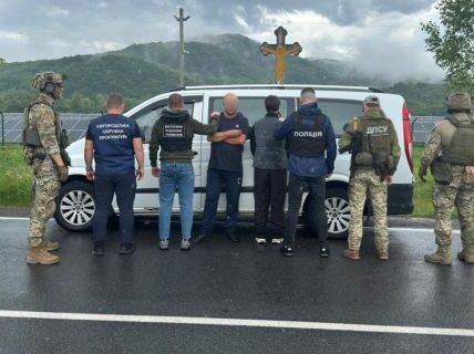 Фото до матеріалу: На Закарпатті зловмисники намагалися вивезти чоловіків за кордон під прикриттям «швидкої допомоги"