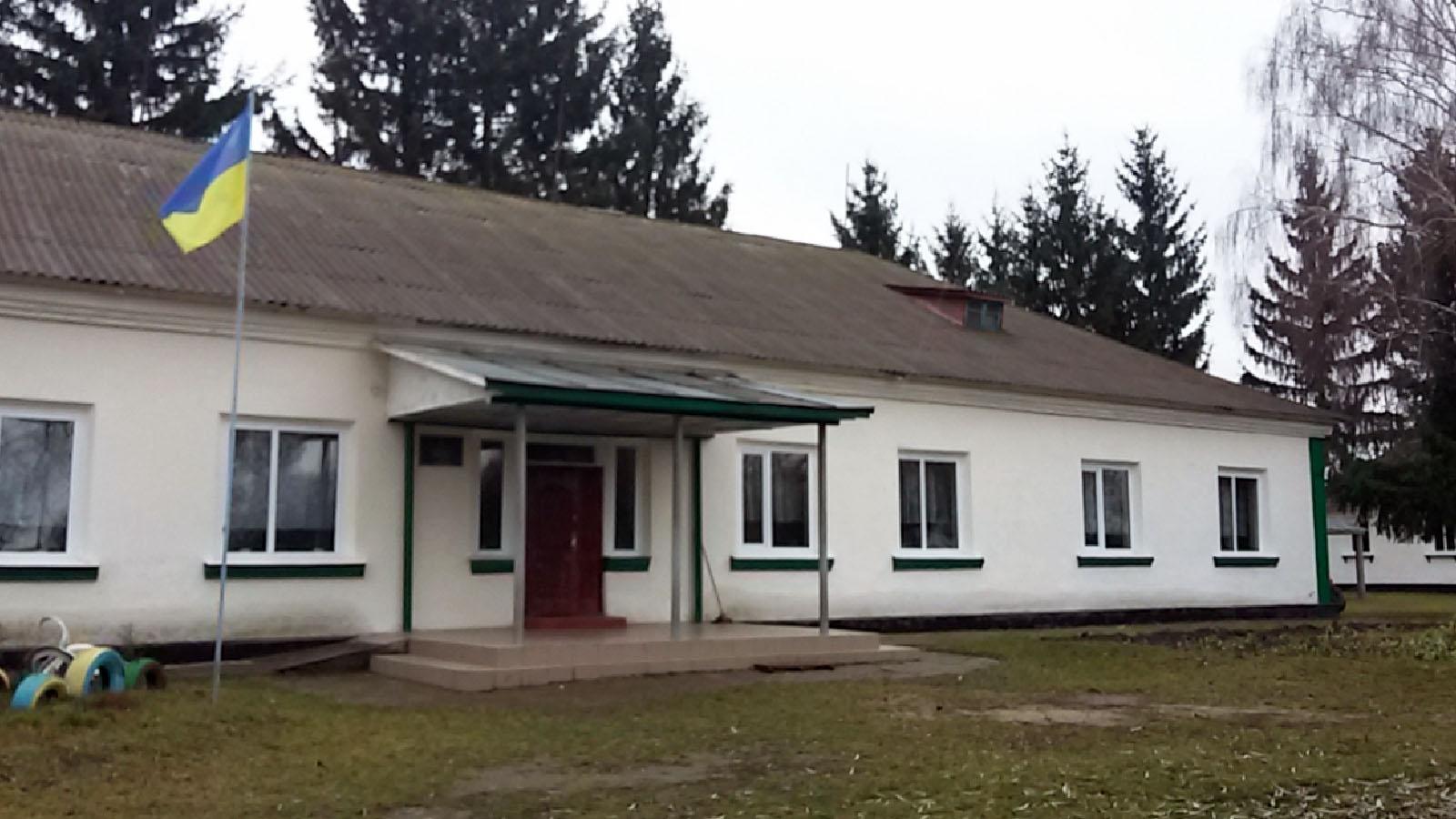 Фото до матеріалу: Петиція проти закриття сільських шкіл під час війни зареєстрована на порталі уряду