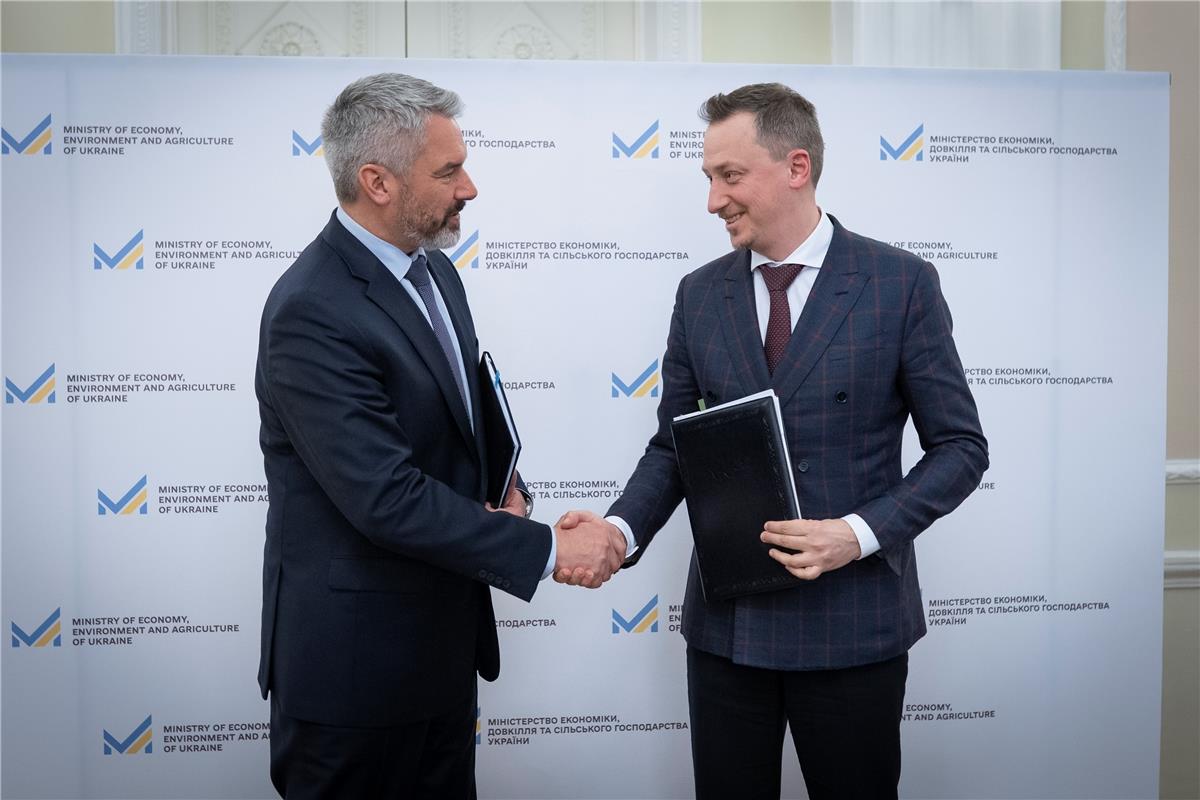 Фото до матеріалу: Уряд та ЄІБ підписали угоду для підготовки інвестиційних проєктів в Україні
