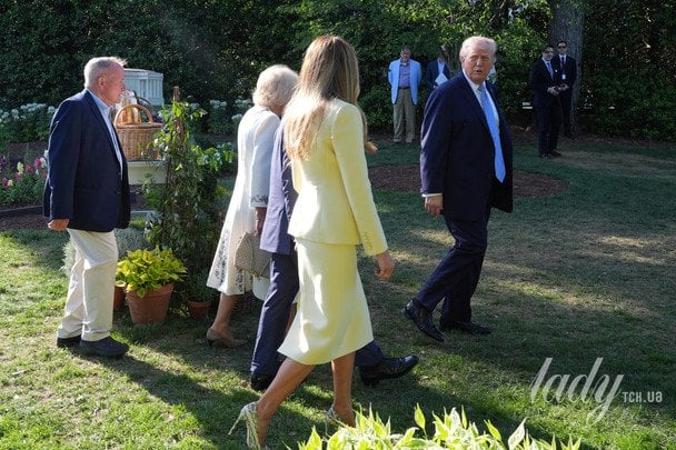 Фото до матеріалу: Король Чарльз та Меланія Трамп: офіційна зустріч у Білому домі