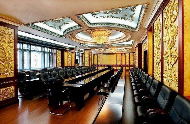 Фото до матеріалу: Палац замість ліків: скандал навколо офісу китайської фармацевтичної компанії