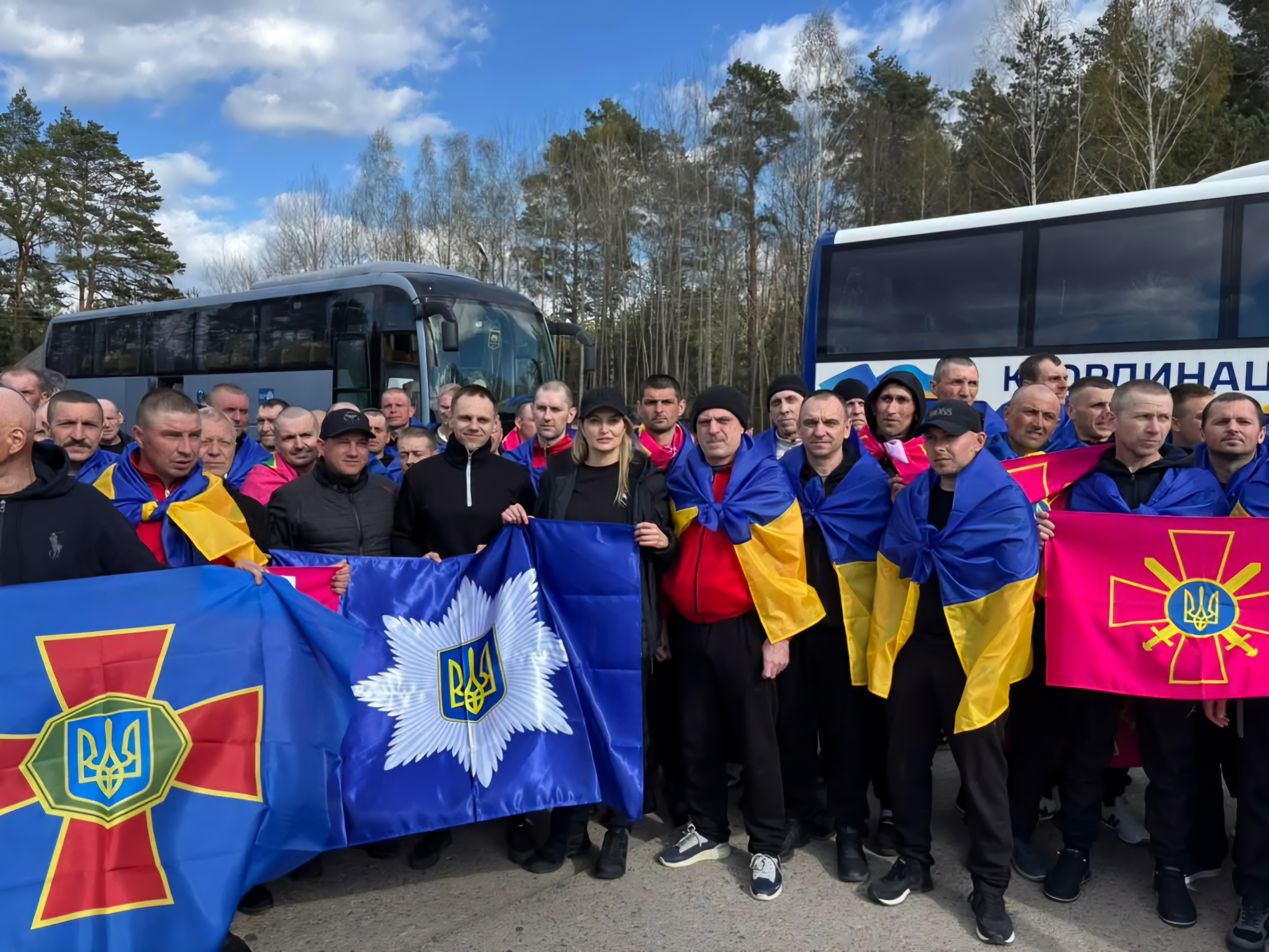 Фото до матеріалу: На Вінниччину повернулися 15 захисників: імена та вік звільнених