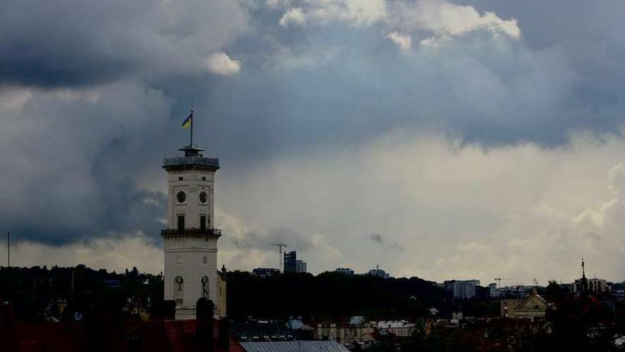 Фото до матеріалу: У Львові оголосили штормове попередження через грози та сильний вітер