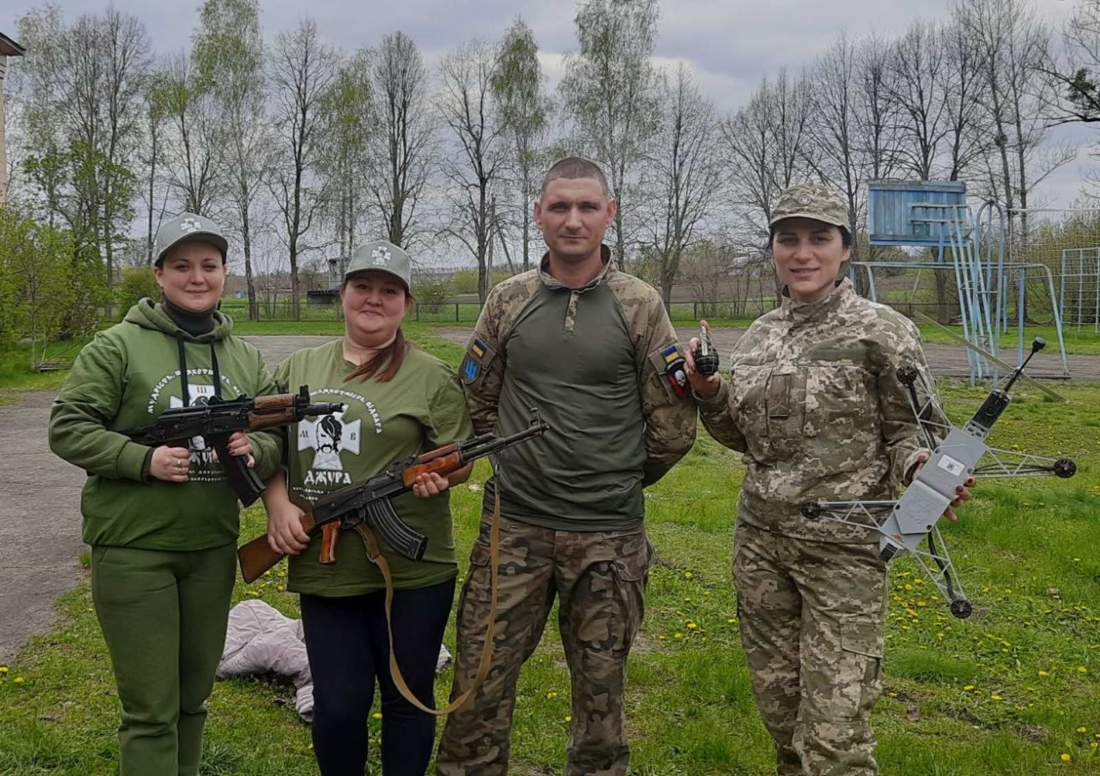 Фото до матеріалу: Тальнівщина: юнацтво навчилися тримати стрій навіть під час повітряної тривоги