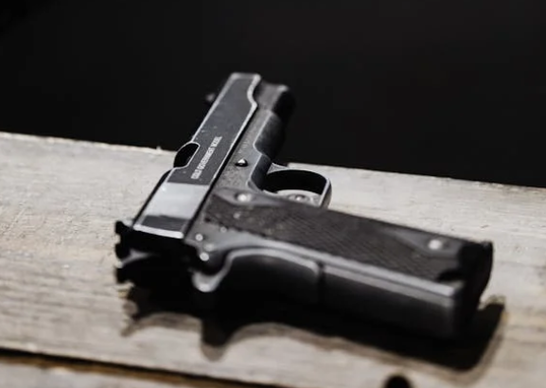 Фото до матеріалу: У Черкасах чоловік відкрив стрілянину через дітей, які зривали бузок