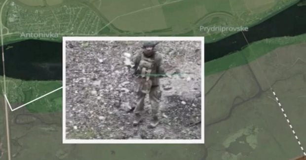 Фото до матеріалу: Чотири російських десантники здалися в полон поблизу Антонівського мосту