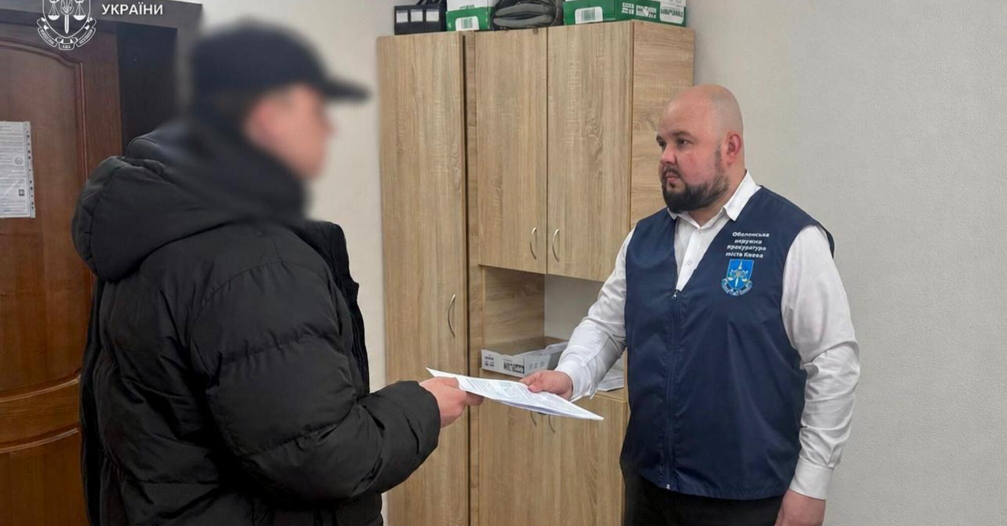 Фото до матеріалу: Шахраї під виглядом СБУ відкрали пенсіонерку на 29 тисяч доларів у Києві