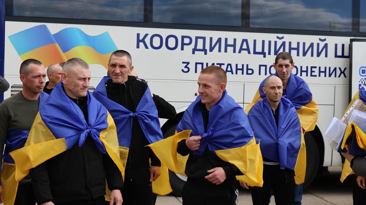 Фото до матеріалу: Додому повернулися 15 військових з Вінниччини з російського полону