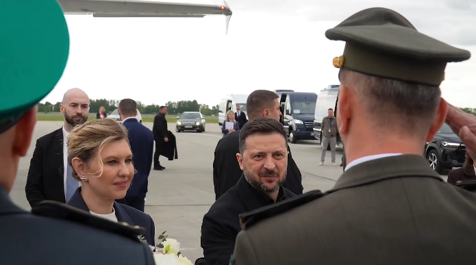 Фото до матеріалу: Зеленський прибув до Румунії на саміт «Бухарестської дев’ятки»