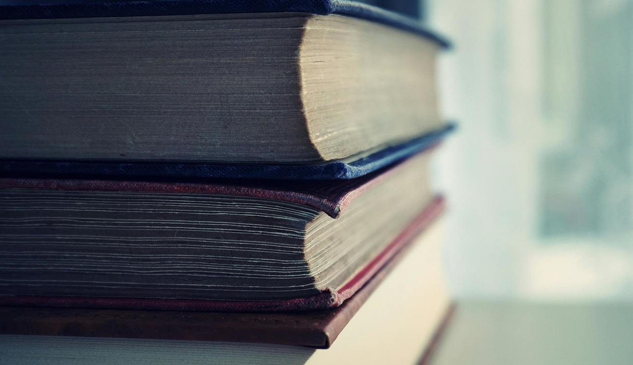 Фото до матеріалу: У Будапешті відкрили Українську книжкову поличку: понад 100 книг у бібліотеці «Платан"