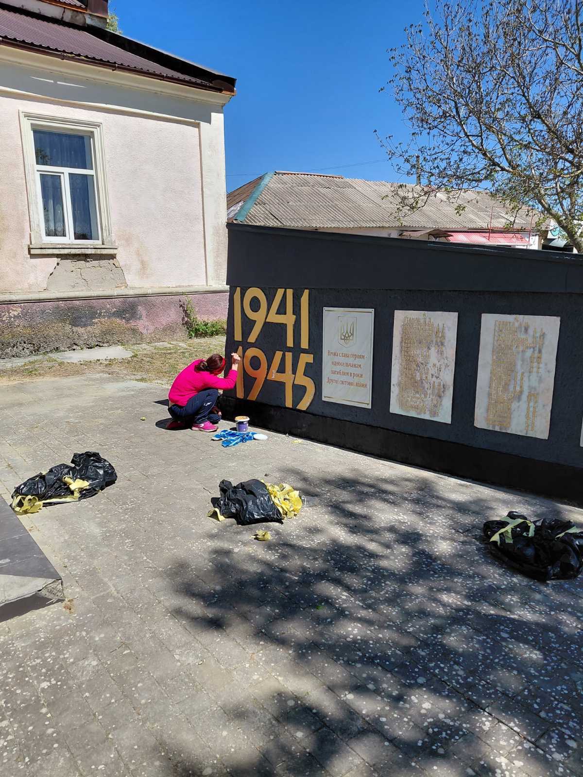 Фото до матеріалу: У Курісовому відреставрували пам'ятник захисникам та оновили Алею Слави