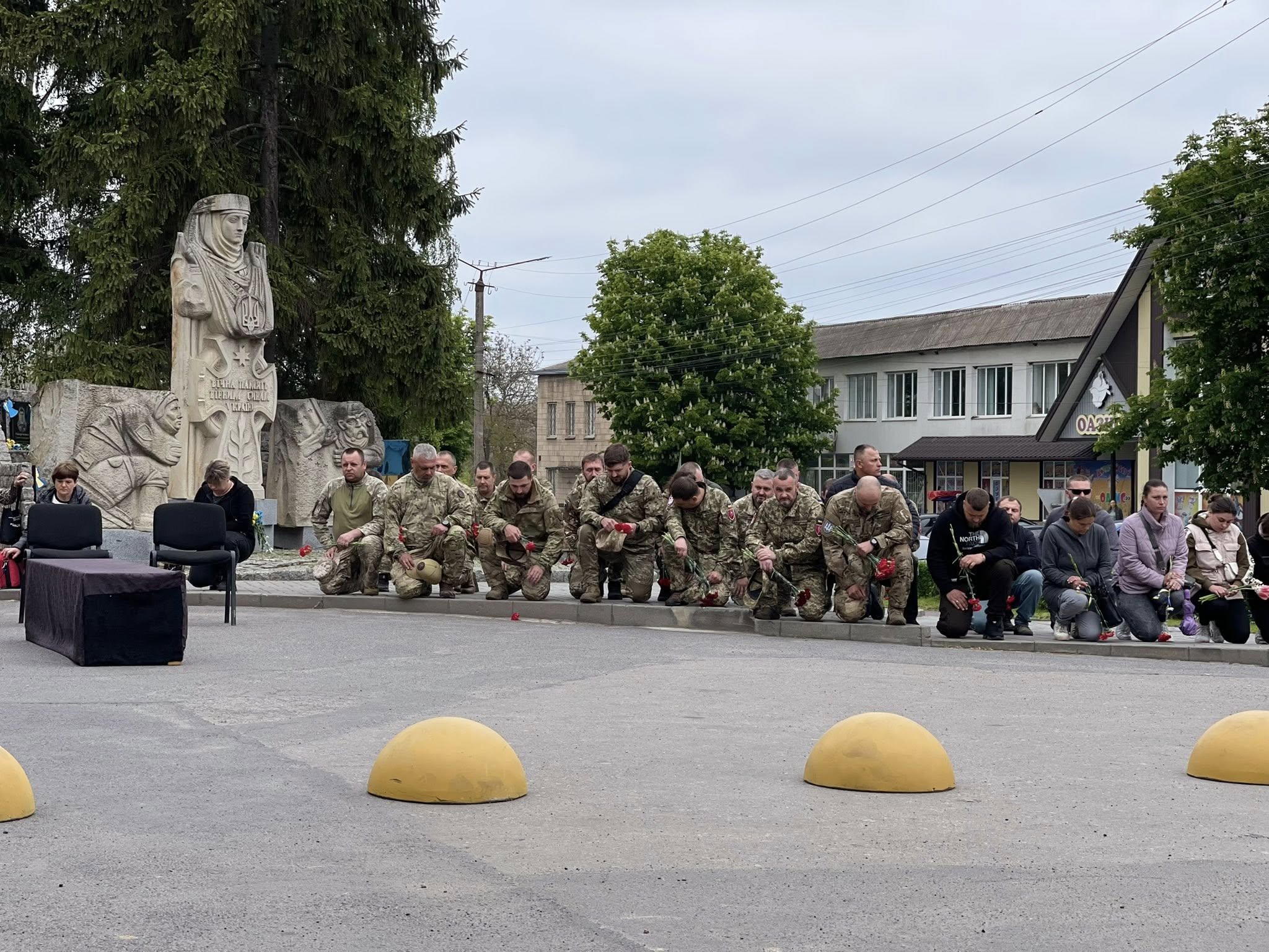 Фото до матеріалу: Тальнівщина попрощалася з Героєм, який врятував чотирьох побратимів ціною життя