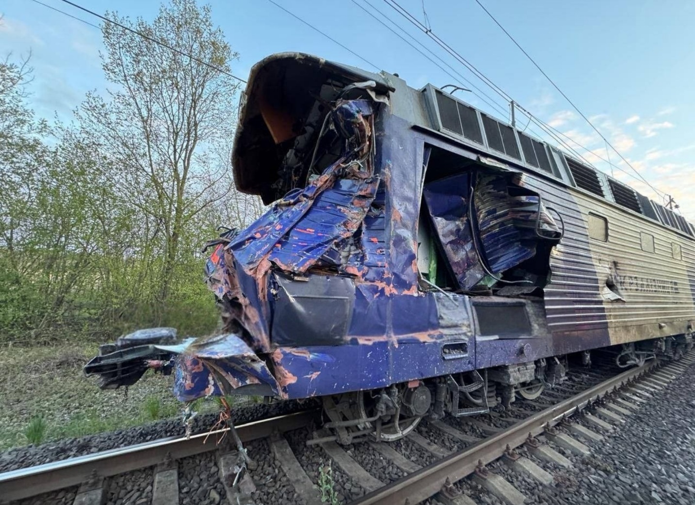Фото до матеріалу: На Львівщині потяг Київ-Ужгород злетів з рейок після ДТП
