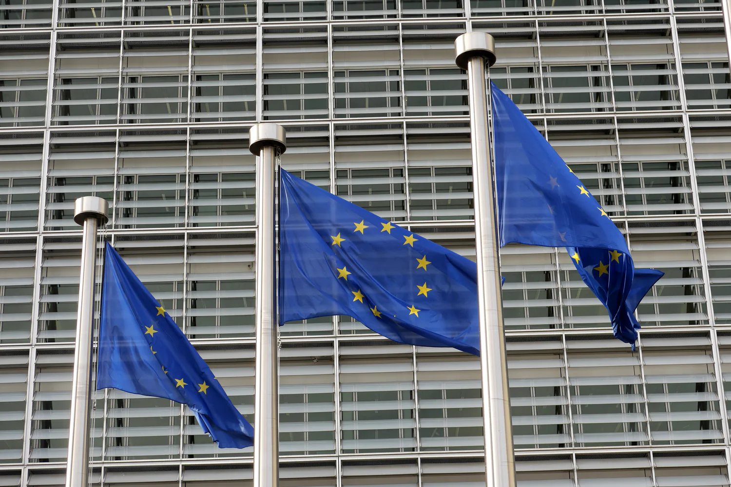 Фото до матеріалу: ЄС вимагає скасування податкової пільги для бізнесу: Україна ризикує втратити частину кредиту