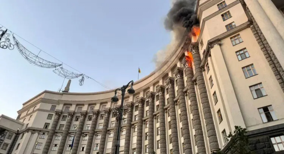 Фото до матеріалу: Будинок Уряду в Києві хочуть відновити у стилі кінцуґі після удару «Іскандера»