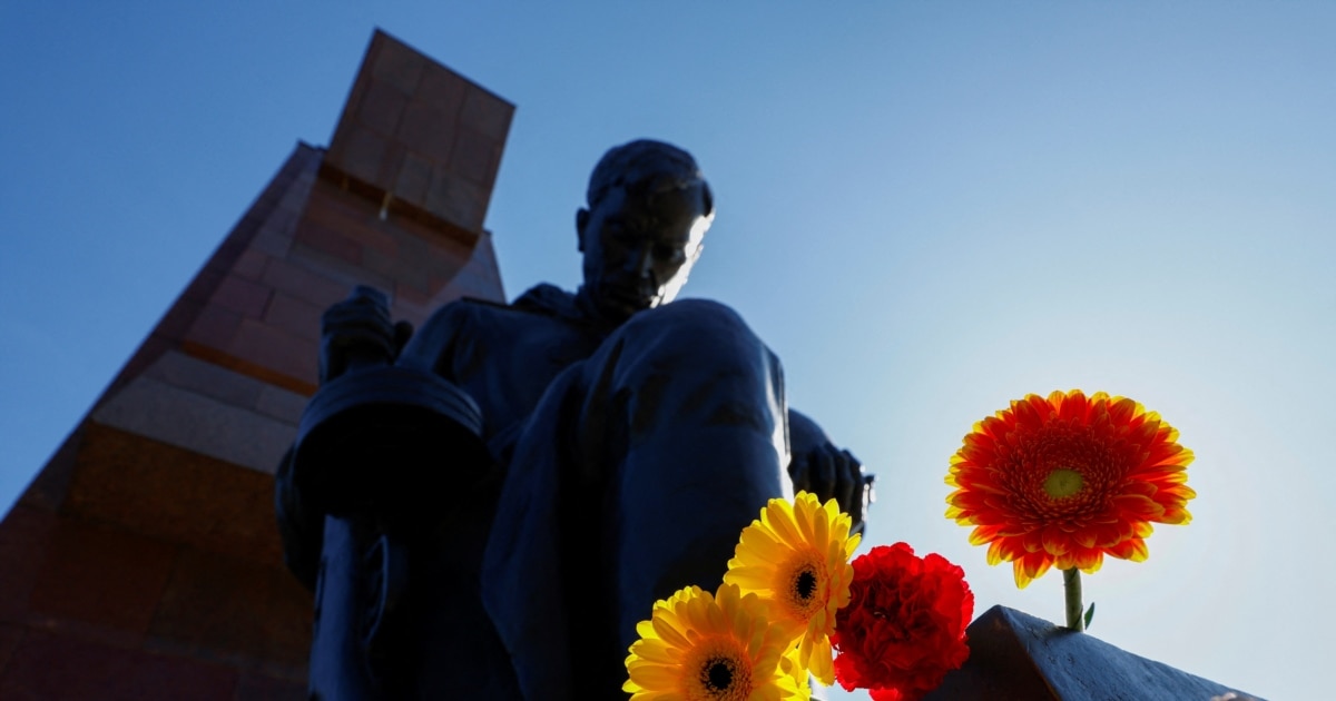 Фото до матеріалу: Берлін заборонив радянську та російську символіку біля меморіалів 8 і 9 травня