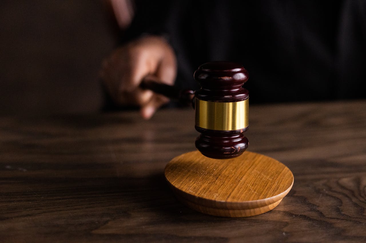 Фото до матеріалу: Сержанти поліції подали позов до Бена Аффлека та Метта Деймона через фільм «Зрив»
