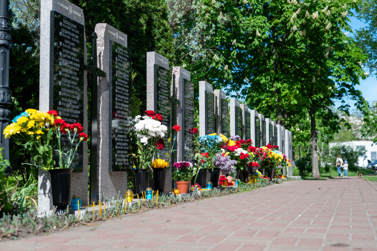Фото до матеріалу: У Києві відкрили Алею пам’яті Героїв-оболонців