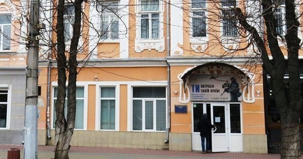 Фото до матеріалу: Ветеран із битою вдарив двері ТЦК у Хмельницькому: що сталося і чи правда про побиття сина