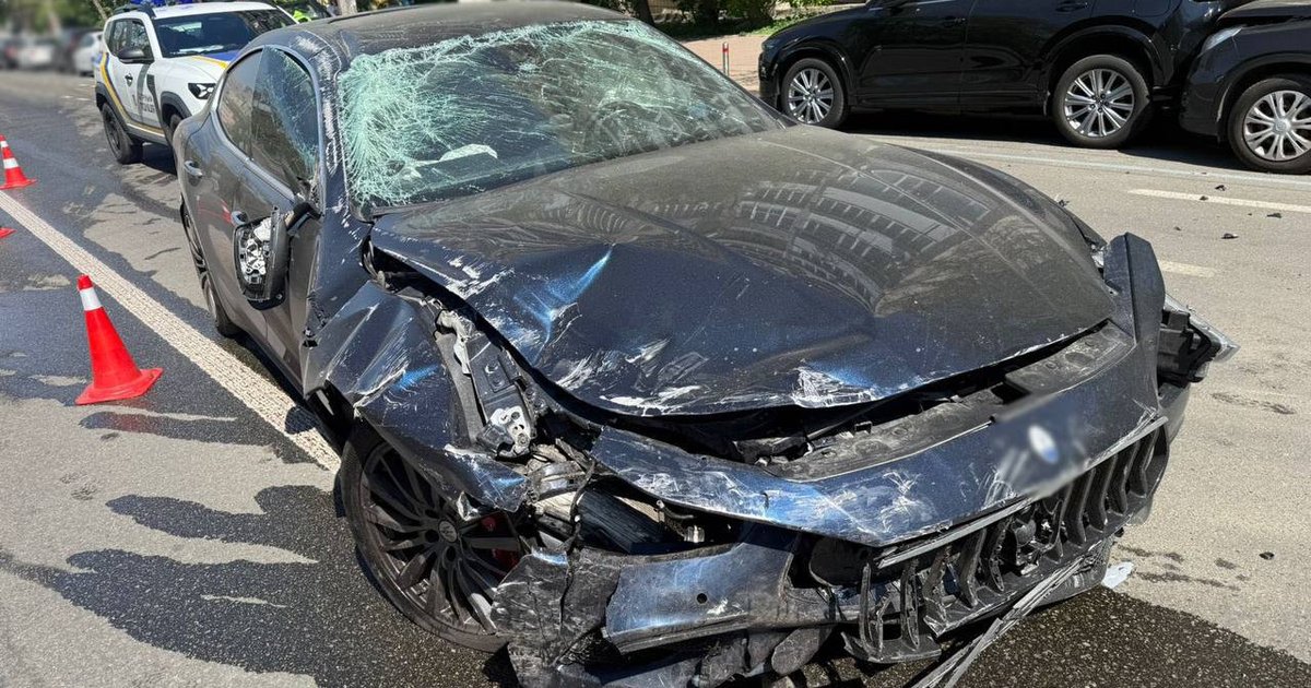 Фото до матеріалу: Погоня та масове ДТП у Києві: водій Maserati втік від поліції та збив три авто