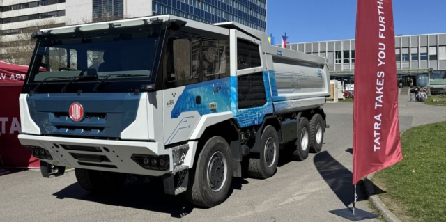 Фото до матеріалу: Офіційна презентація електричного самоскида Tatra Force e-DRIVE BEV 8x8 (+ФОТО)