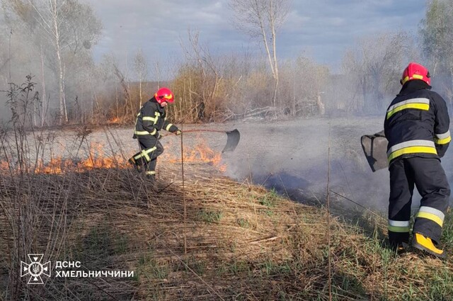 Фото до матеріалу: П'ять пожеж ліквідували на Хмельниччині за добу