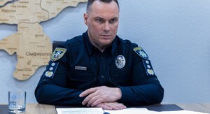 Фото до матеріалу: У Києві чоловіка затримали за те, що він гуляв вулицею зі зброєю та лякав перехожих