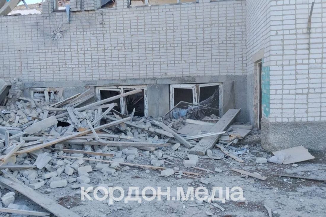 Фото до матеріалу: Росіяни знищили ліцей у Чернацькому на Сумщині: постраждала староста