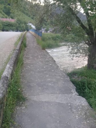 Фото до матеріалу: Трагедія у ТРЦ «Форум Львів»: 20-річний закарпатець у важкому стані після падіння з третього поверху