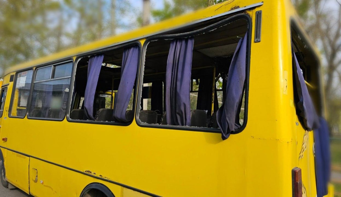 Фото до матеріалу: Зеленський про масовані атаки РФ: 1600 дронів, 1100 КАБів та загиблі в Херсоні