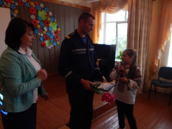 Фото до матеріалу: У Буську відзначили пам'ятні дзвони Чорнобиля: ліквідаторів нагородили та показали сучасну техніку рятувальників