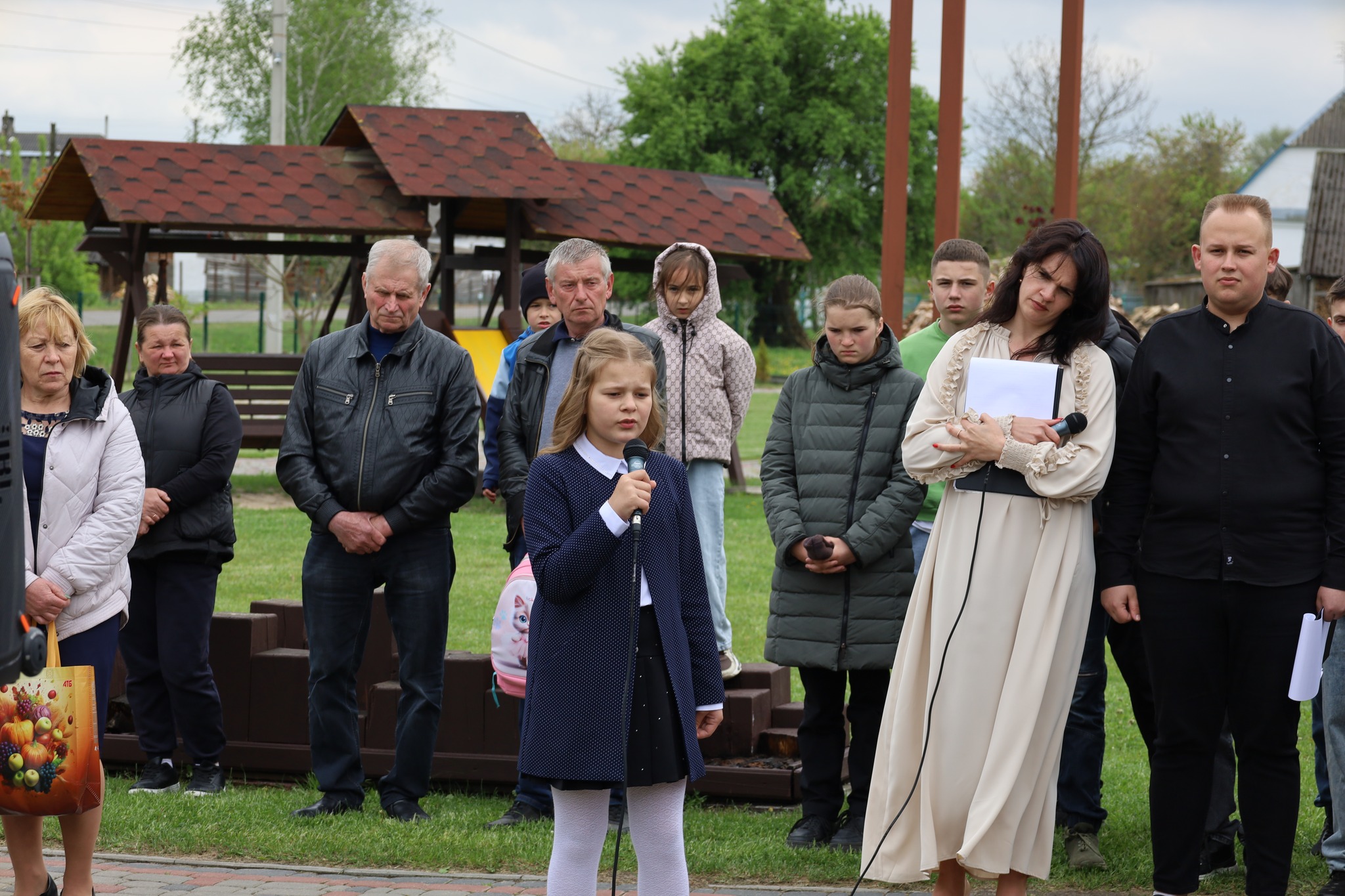 Фото до матеріалу: У Вишнівській громаді відкрили Алею пам'яті Героїв