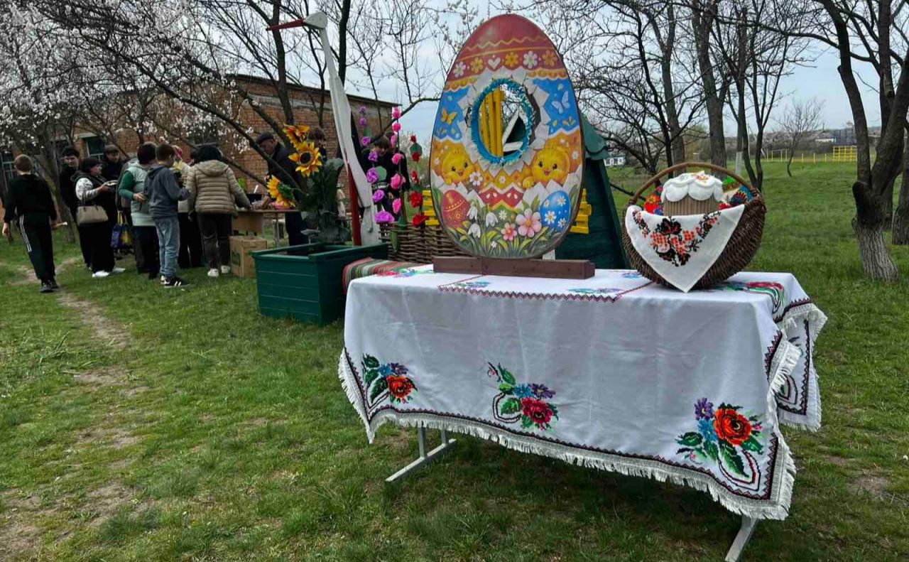 Фото до матеріалу: Калениківські школярі зібрали 21 тисячу гривень на підтримку ЗСУ