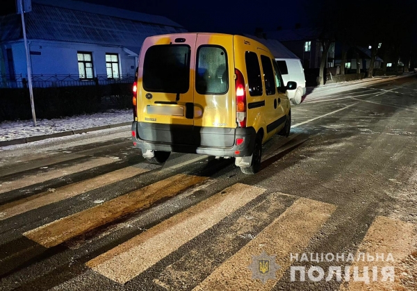 Фото до матеріалу: У Маневичах школярку зіштовхнули на дорозі: водій заарештований