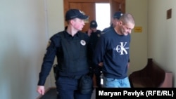 Фото до матеріалу: У Львові чоловік з ножем захопив дитину у заручники під час перевірки документів