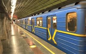 Фото до матеріалу: Без готівки в касах: що чекає пасажирів метро Києва