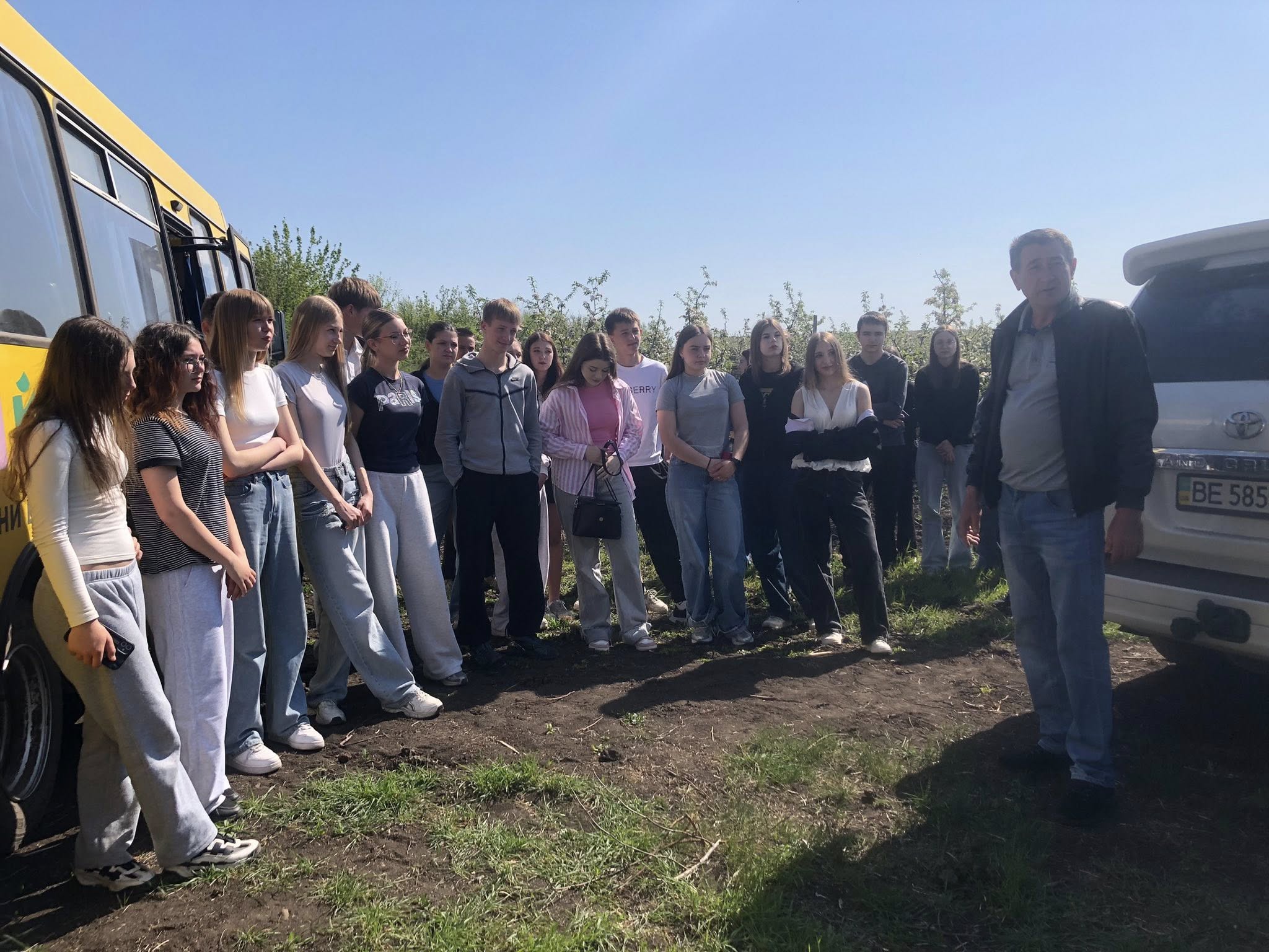 Фото до матеріалу: Учні Кривоозерського ліцею відкрили очима сучасне садівництво
