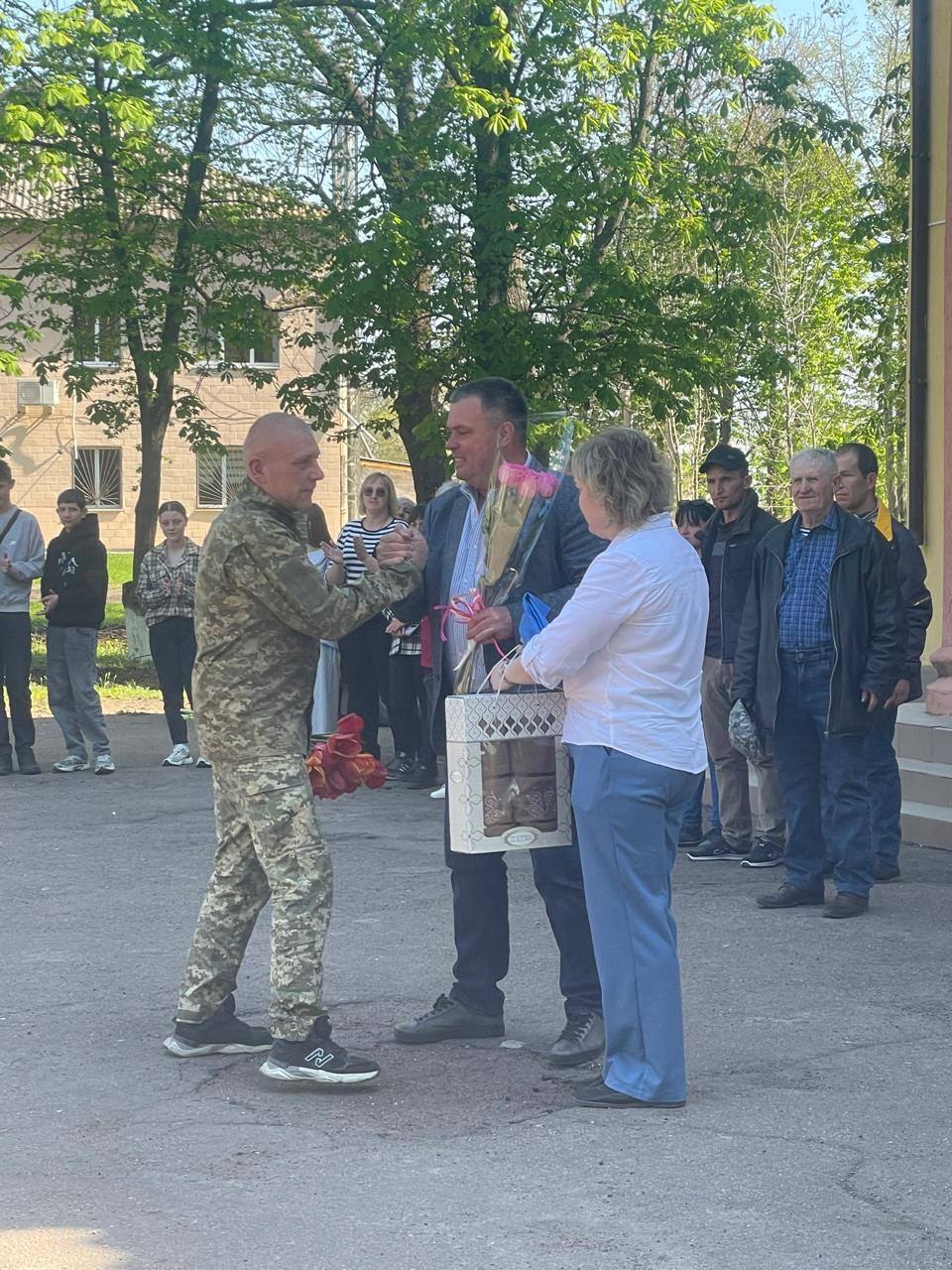 Фото до матеріалу: Героїчний повернення: у Великовисківській громаді зустріли звільненого з полону військовослужбовця