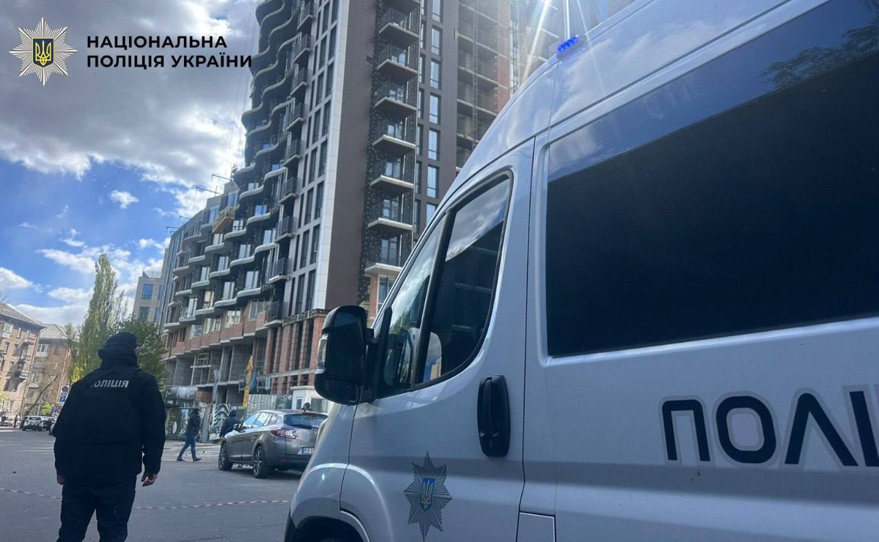 Фото до матеріалу: Київ атакували ворожі дрони: є влучання в будівлю і постраждалі через падіння уламків. Усі подробиці та фото