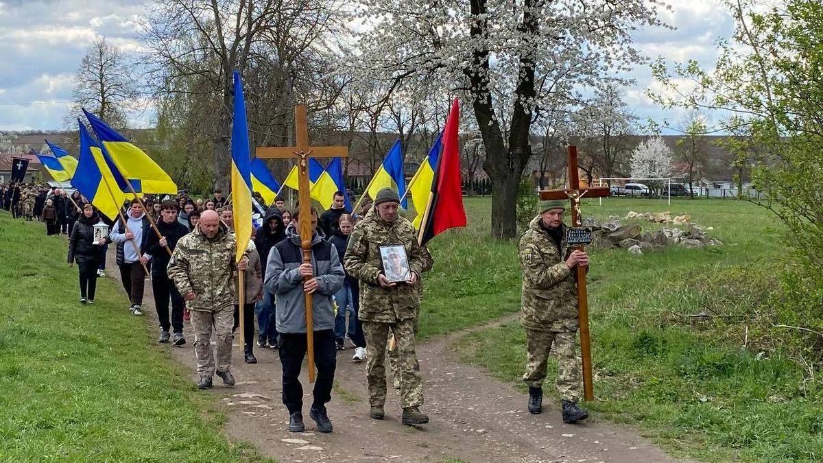 Фото до матеріалу: У Володимирі прощалися з захисником Володимиром Олійником, який загинув на Курському напрямку
