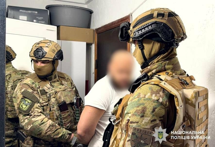 Фото до матеріалу: У Києві розкрита мережа, що видавала підроблені документи іноземцям під виглядом волонтерів