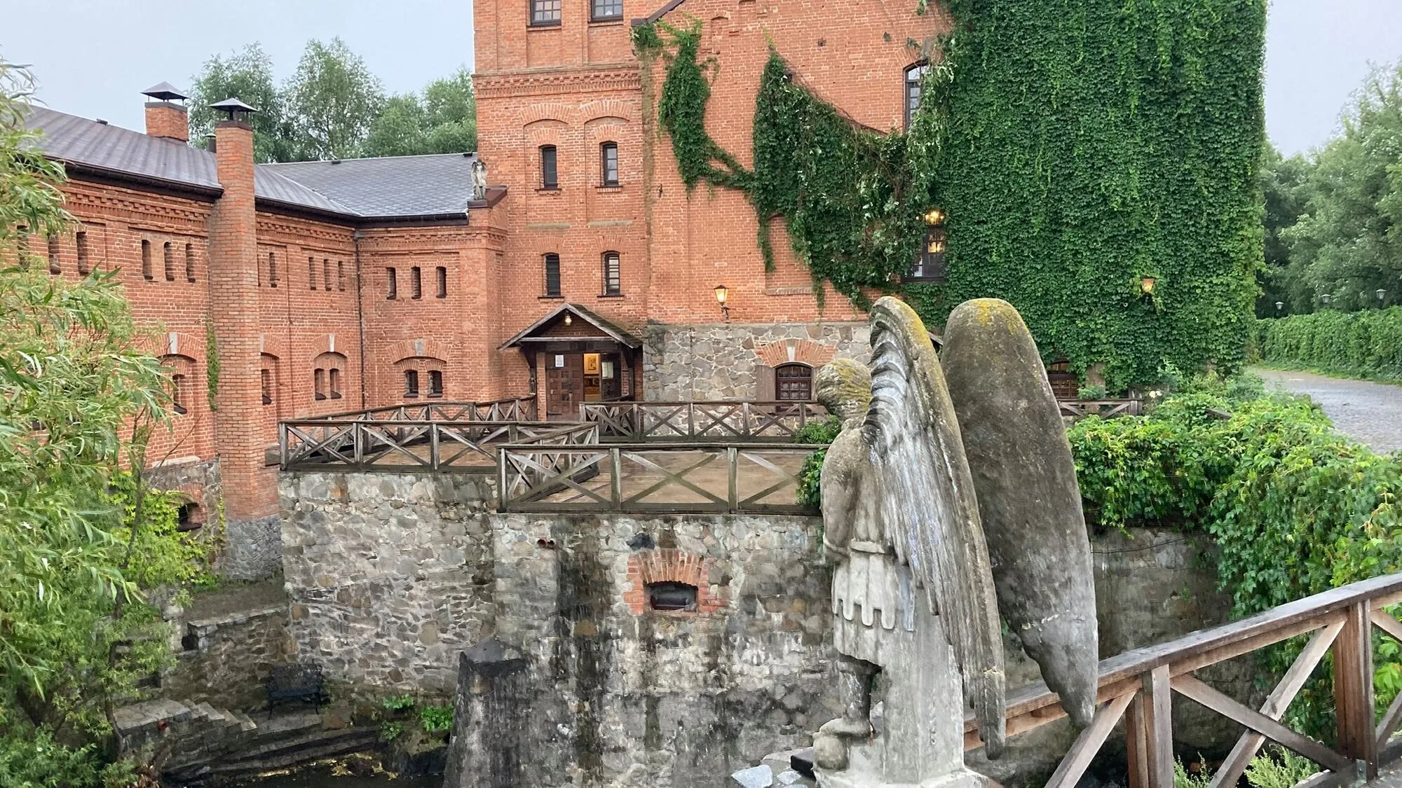 Фото до матеріалу: ТОП 5 не заїжджених парки біля Києва с золотою фотозоною осені