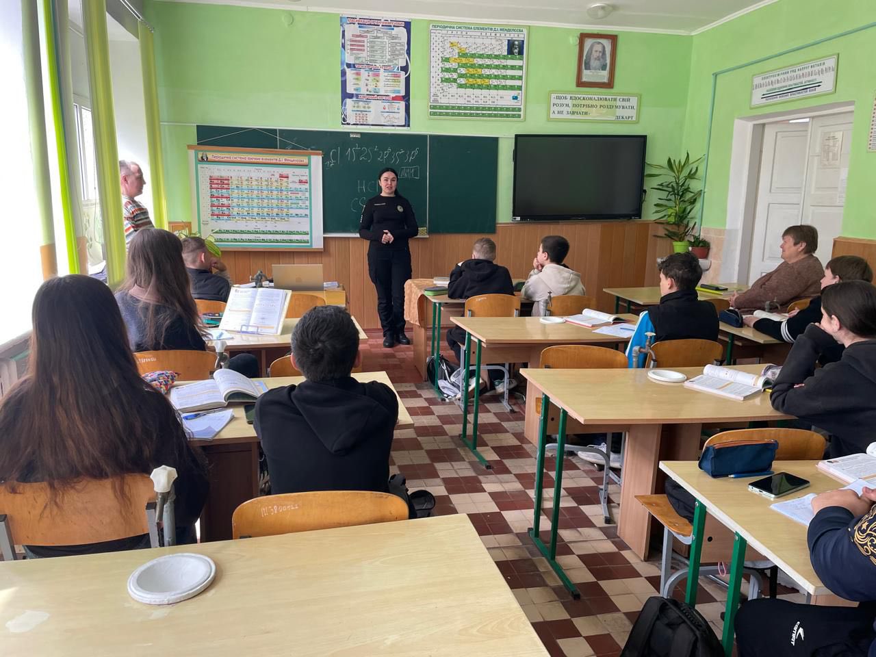 Фото до матеріалу: Поліція Жмеринщини запобігає булінгу в школах