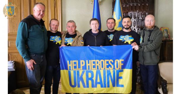 Фото до матеріалу: Американський фонд «Допоможи Героям з України» передасть військовим Львівщини нову амуніцію